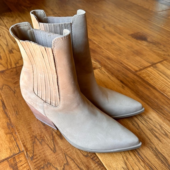 Steve Madden Terezza Tan Nubuck Leather Boots Size 9.5 - Picture 2 of 7